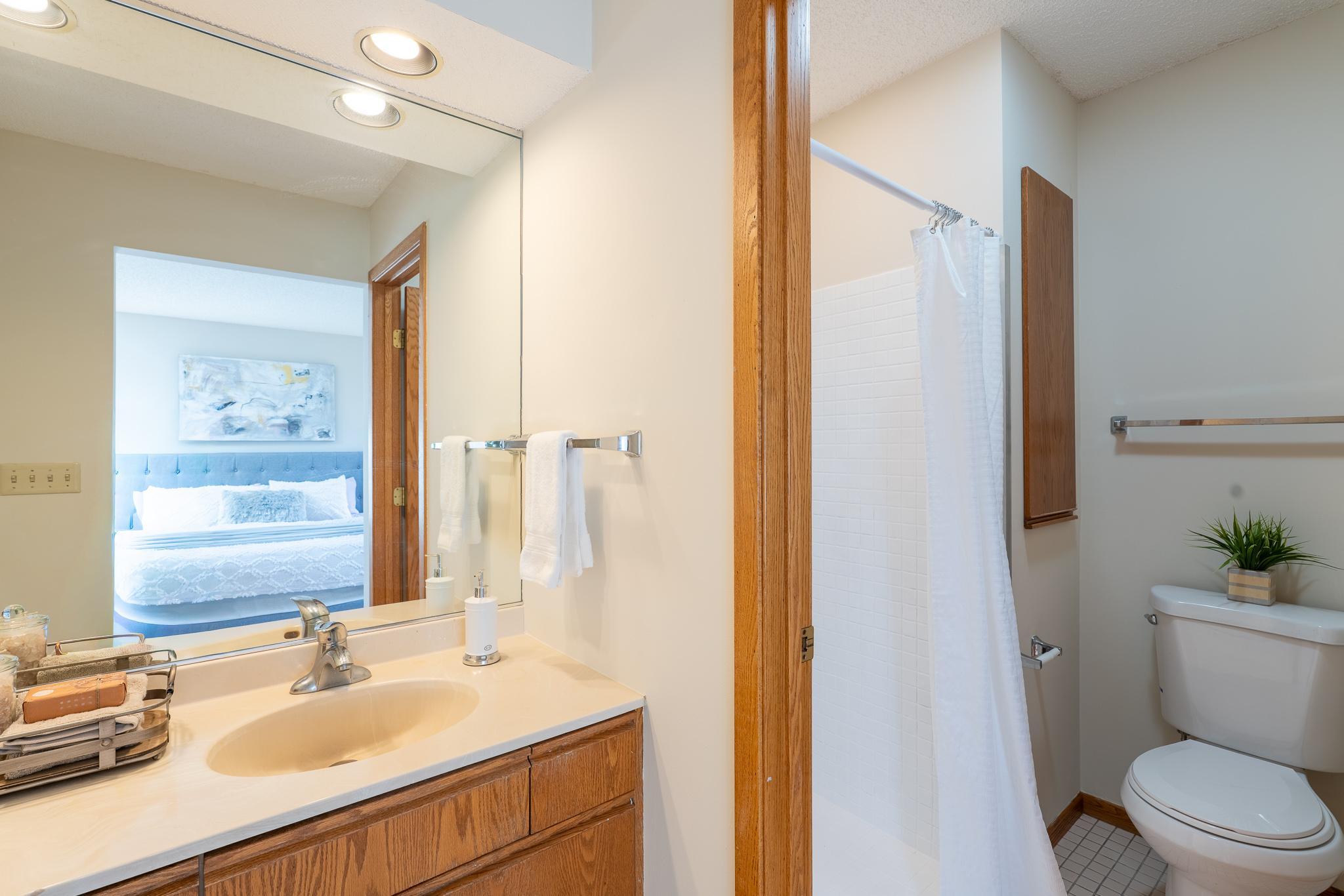 4540 Wellington Ln, Plymouth-28.jpg
