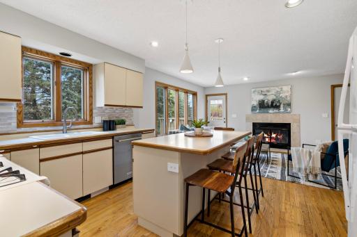37-web-or-mls-4540 Wellington Ln Plymouth MN_0038.jpg