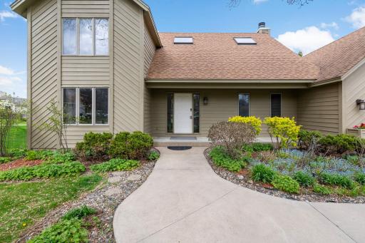 4-web-or-mls-4540 Wellington Ln Plymouth MN_0006.jpg