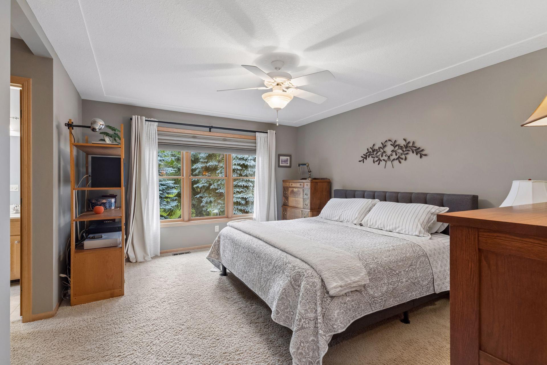 Upper level primary suite