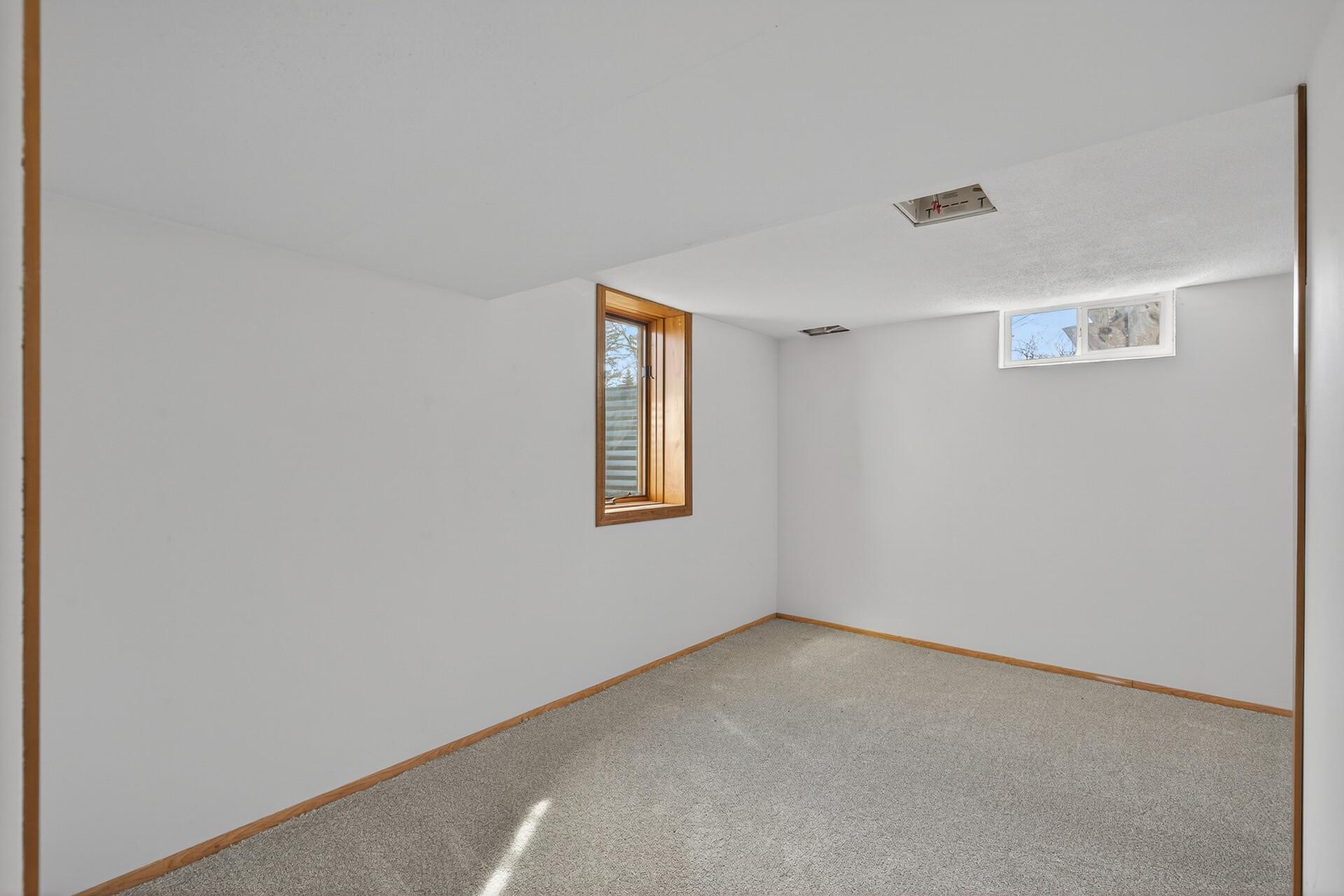 29_1923_Vale_Ave_NW29_mls.jpg