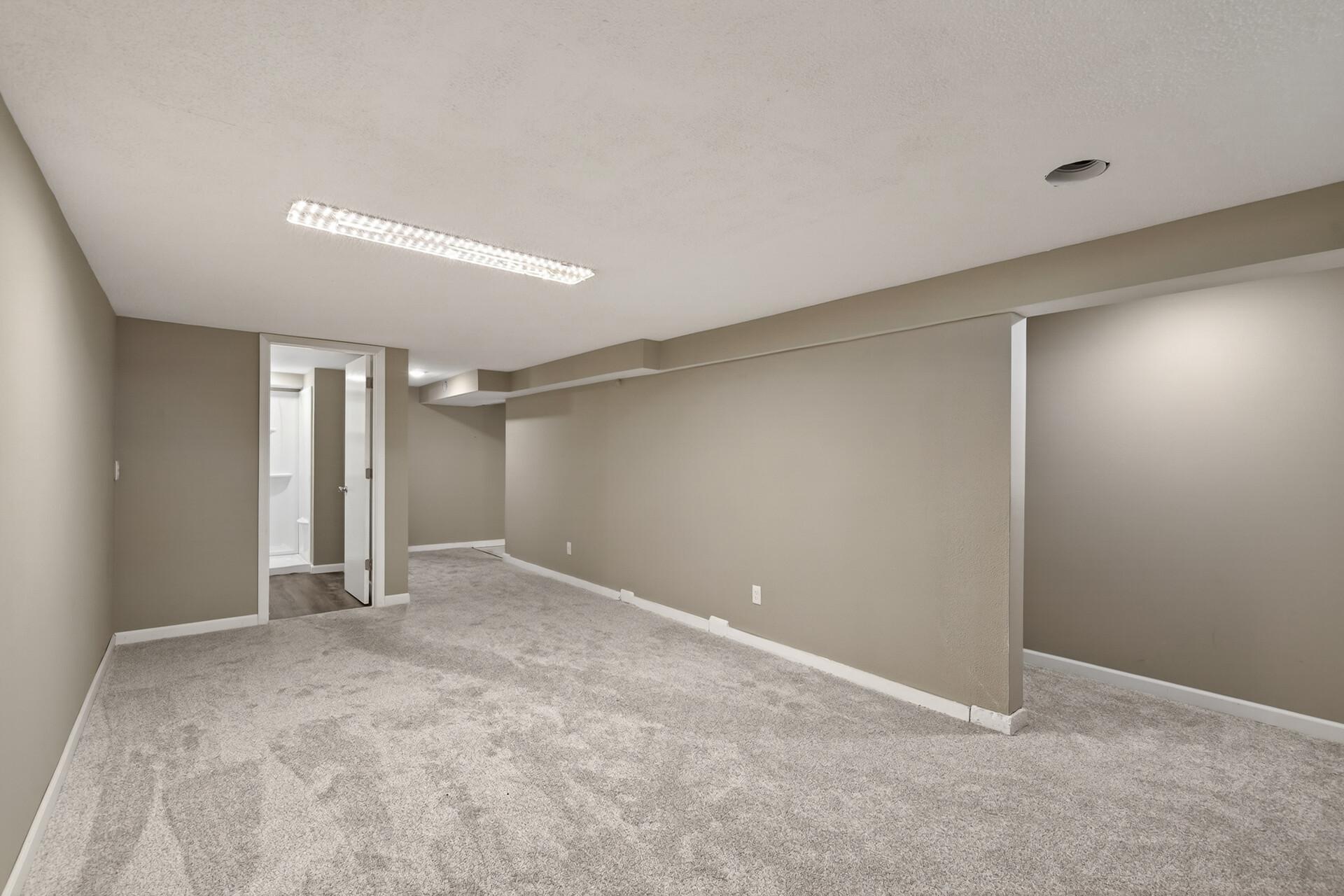 26_1923_Vale_Ave_NW26_mls.jpg