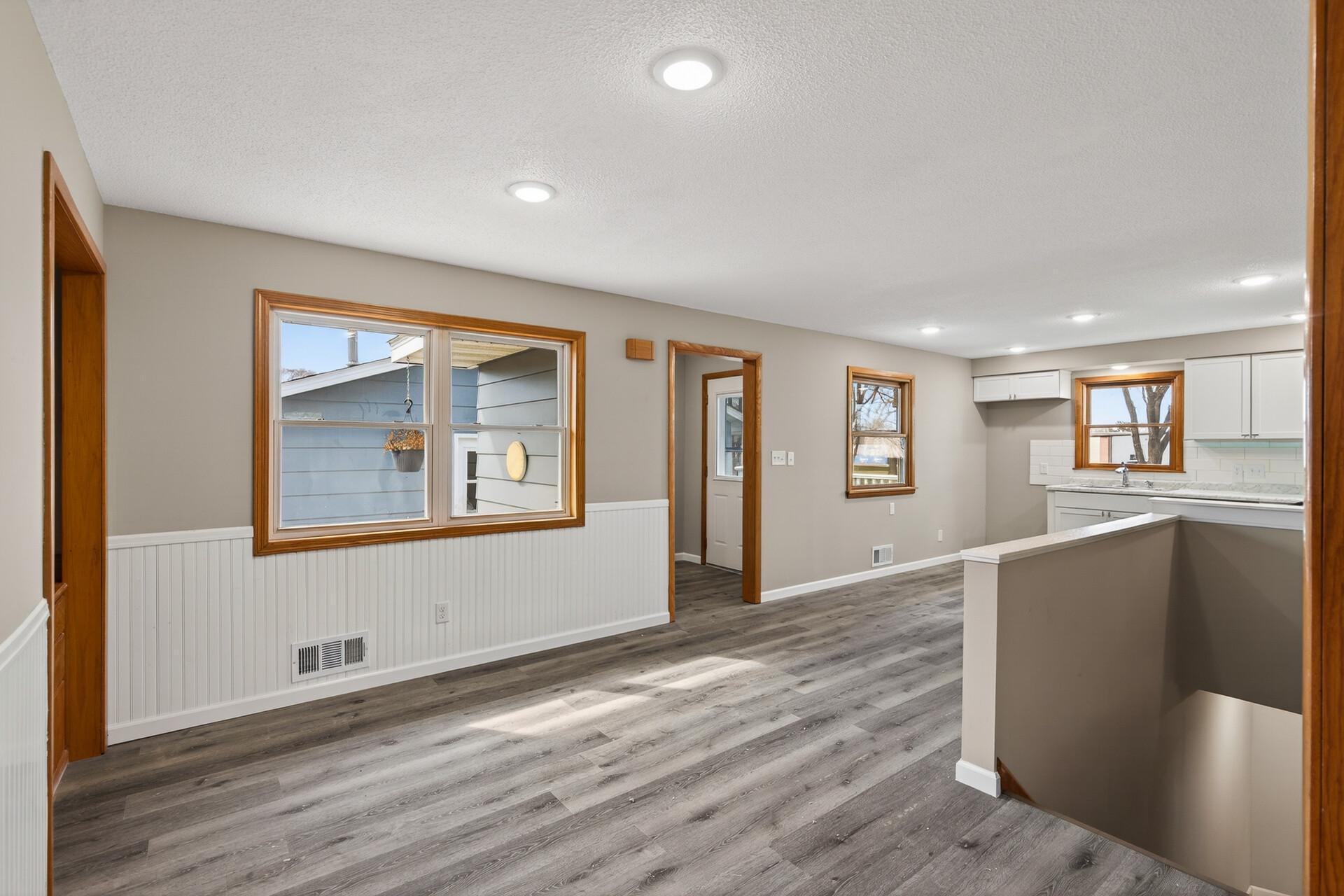 09_1923_Vale_Ave_NW9_mls.jpg