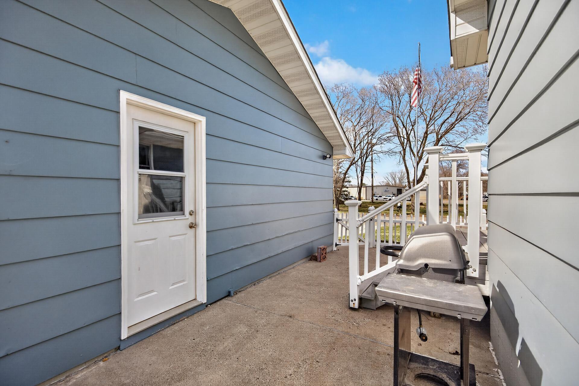 46_1923_Vale_Ave_NW46_mls.jpg