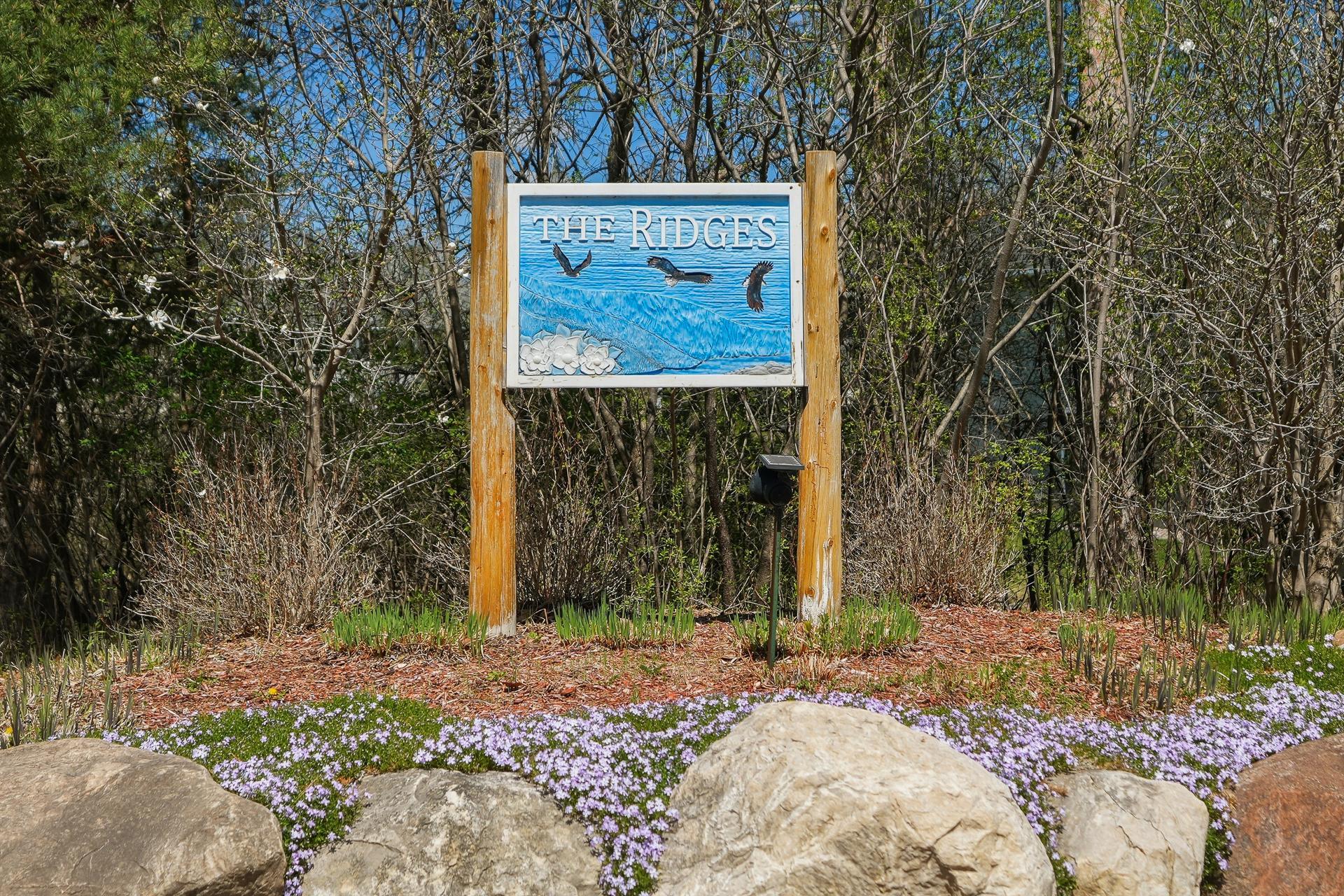 Enjoy living in the Ridges HOA community and located near Allenmansratt Wilderness Park.