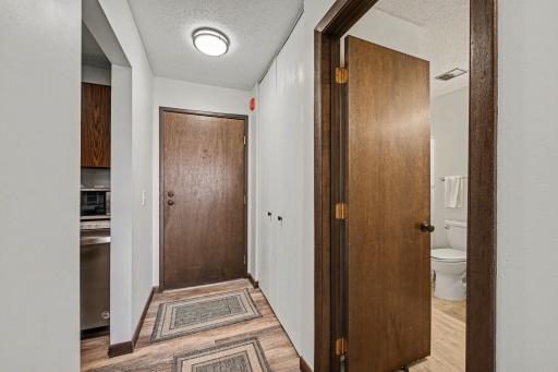 1304 W Medicine Lake Drive, 221, Minneapolis, MN 55441