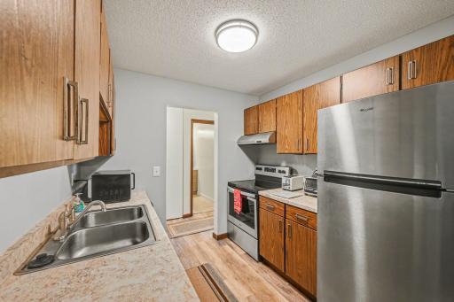 1304 W Medicine Lake Drive, 221, Minneapolis, MN 55441