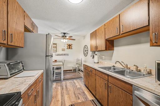 1304 W Medicine Lake Drive, 221, Minneapolis, MN 55441