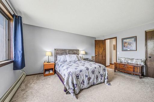 1304 W Medicine Lake Drive, 221, Minneapolis, MN 55441