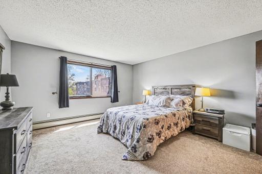 1304 W Medicine Lake Drive, 221, Minneapolis, MN 55441