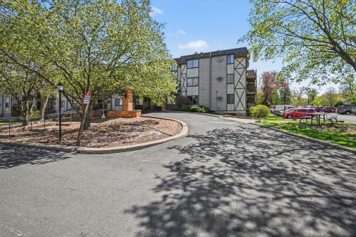 1304 W Medicine Lake Drive, 221, Minneapolis, MN 55441
