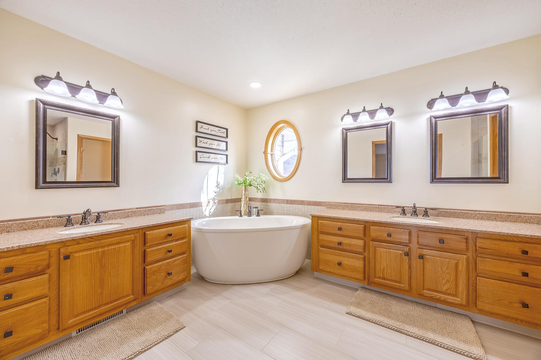 Upper Level - Primary Bathroom.jpg