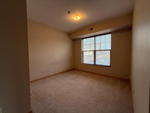 2900 University Avenue SE, 402, Minneapolis, MN 55414