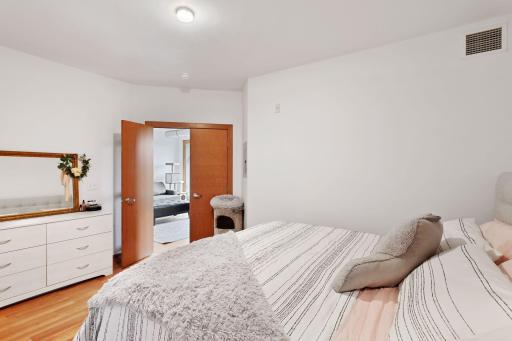 15 E Franklin Avenue, 211, Minneapolis, MN 55404