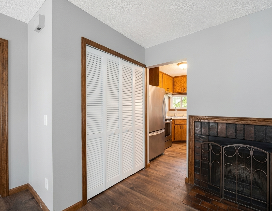 Upstairs to Kitchen.png