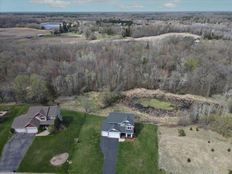 Peaceful Wooded Views with frequent wildlife settings