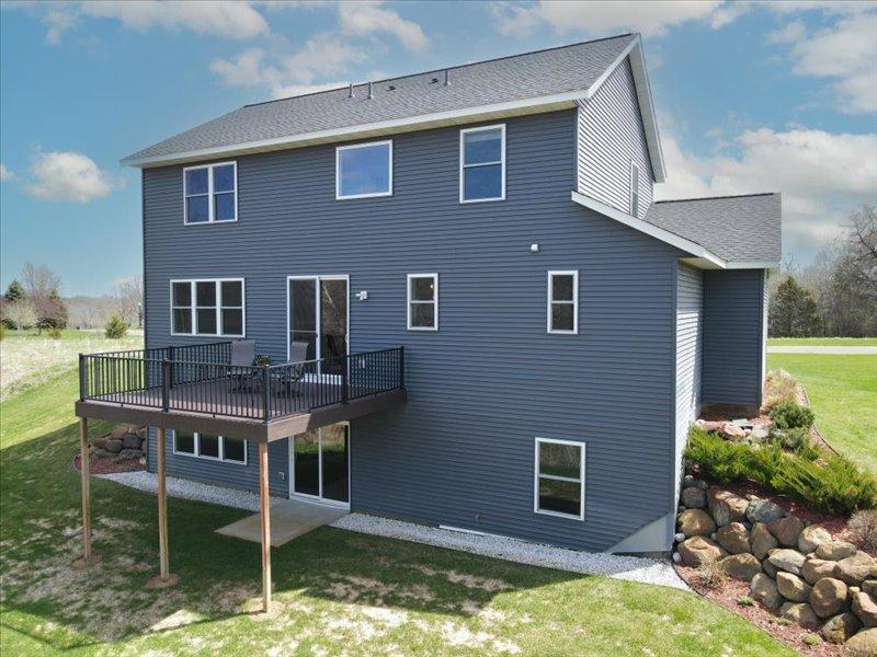 Maintenance Free Deck to enjoy the Serenity