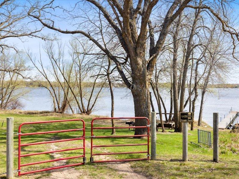 Just a short walk away is your deeded access to Eagle Lake