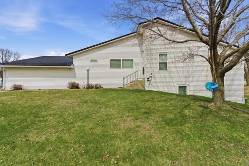 916 Armstrong Boulevard N, Saint James, MN 56081