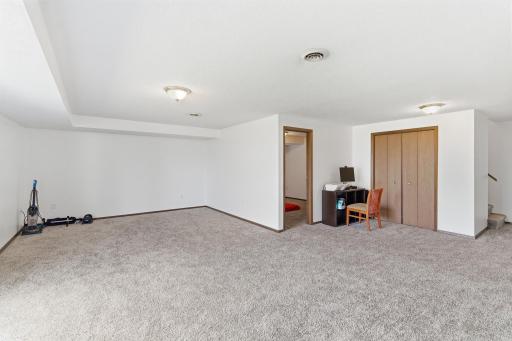916 Armstrong Boulevard N, Saint James, MN 56081