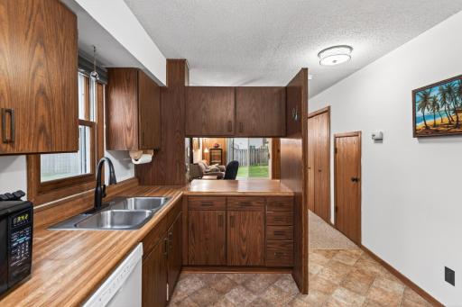852 Woodgate Drive, 216, Vadnais Heights, MN 55127