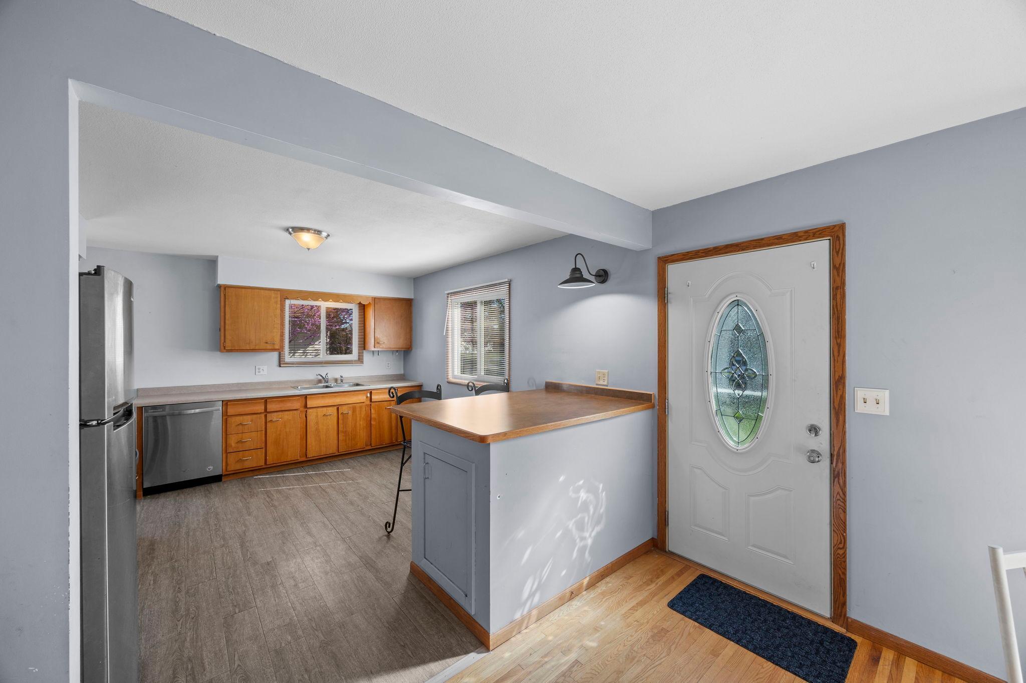 14-web-or-mls-8120 Wentworth Ave S-26.jpg