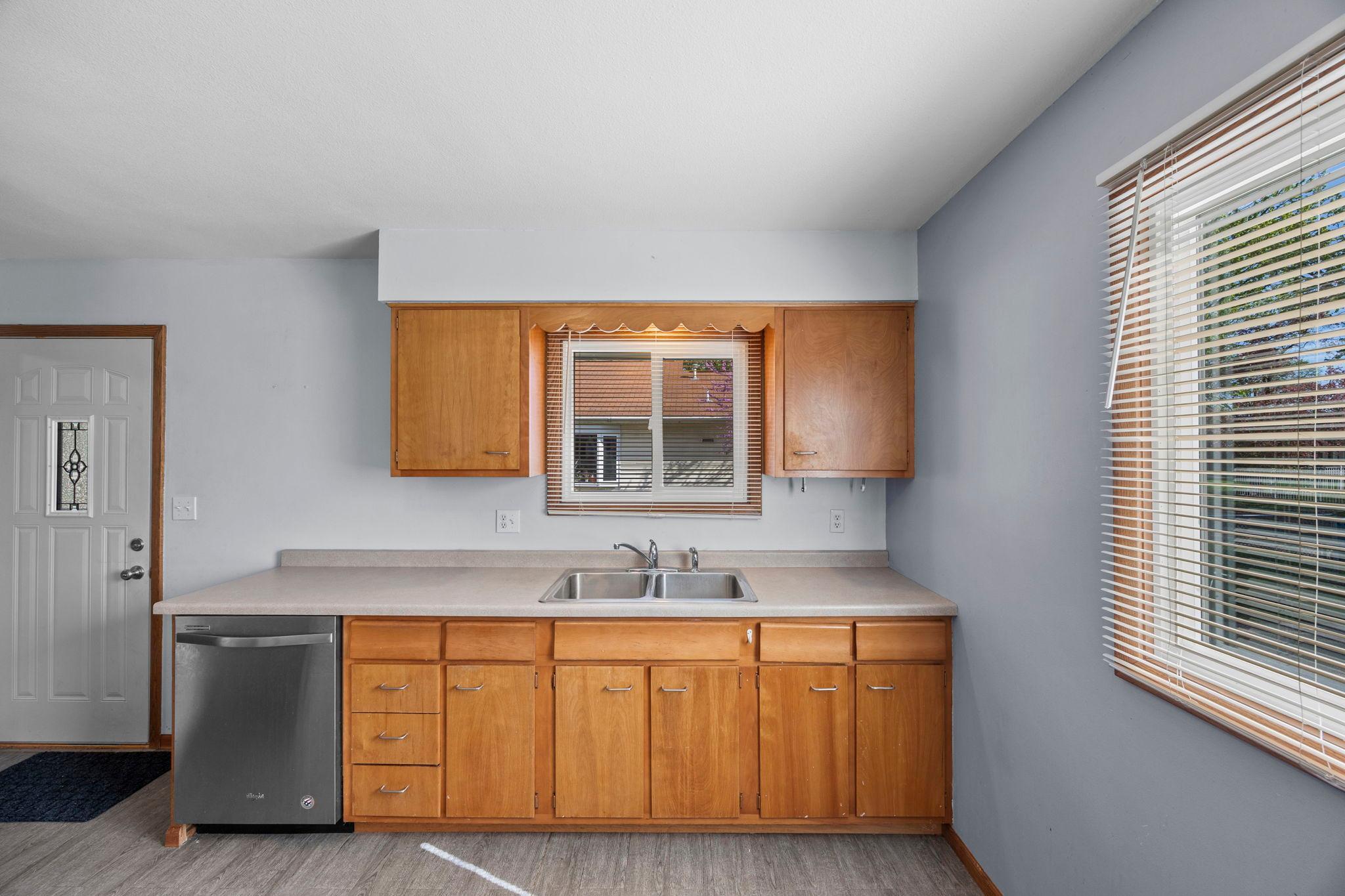15-web-or-mls-8120 Wentworth Ave S-31.jpg