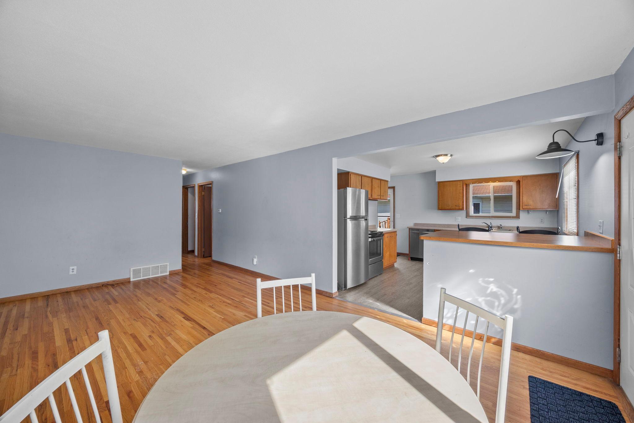 13-web-or-mls-8120 Wentworth Ave S-6.jpg