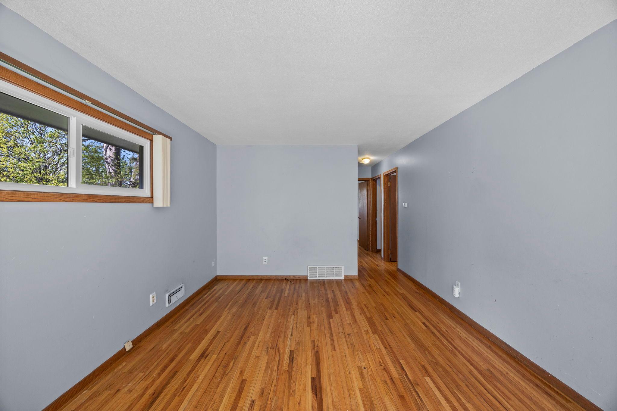11-web-or-mls-8120 Wentworth Ave S-21.jpg
