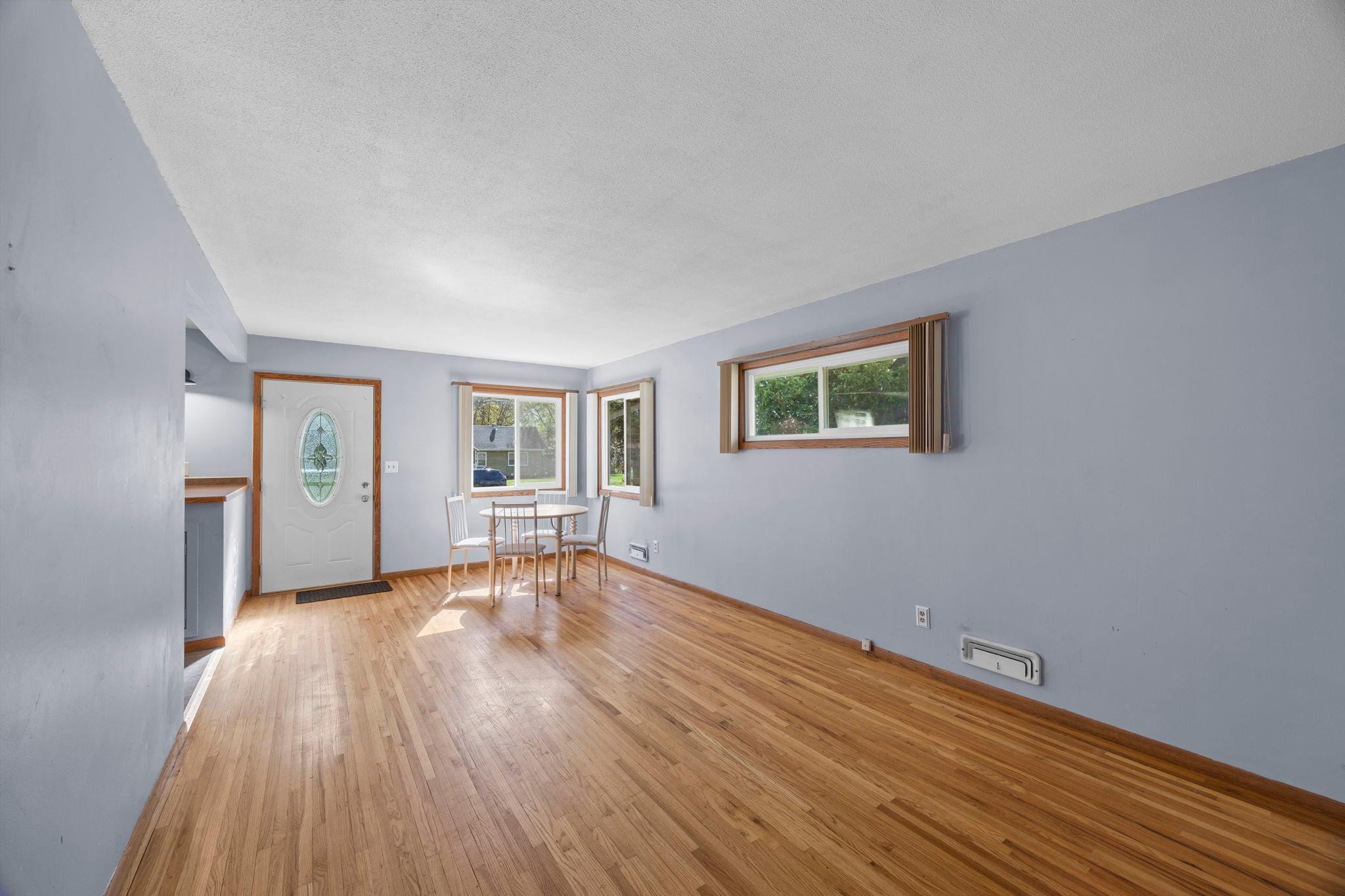 10-web-or-mls-8120 Wentworth Ave S-16.jpg