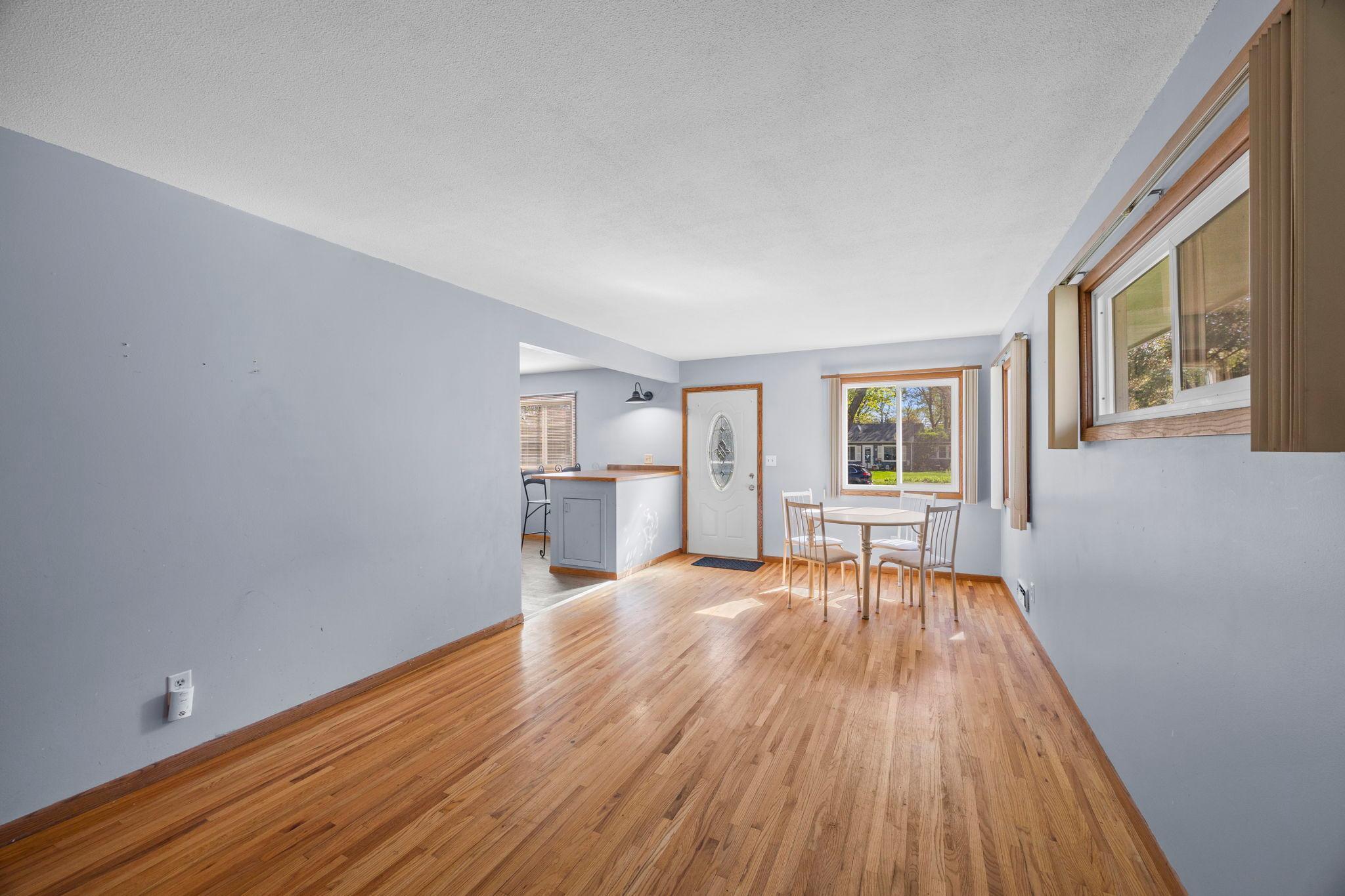 9-web-or-mls-8120 Wentworth Ave S-11.jpg