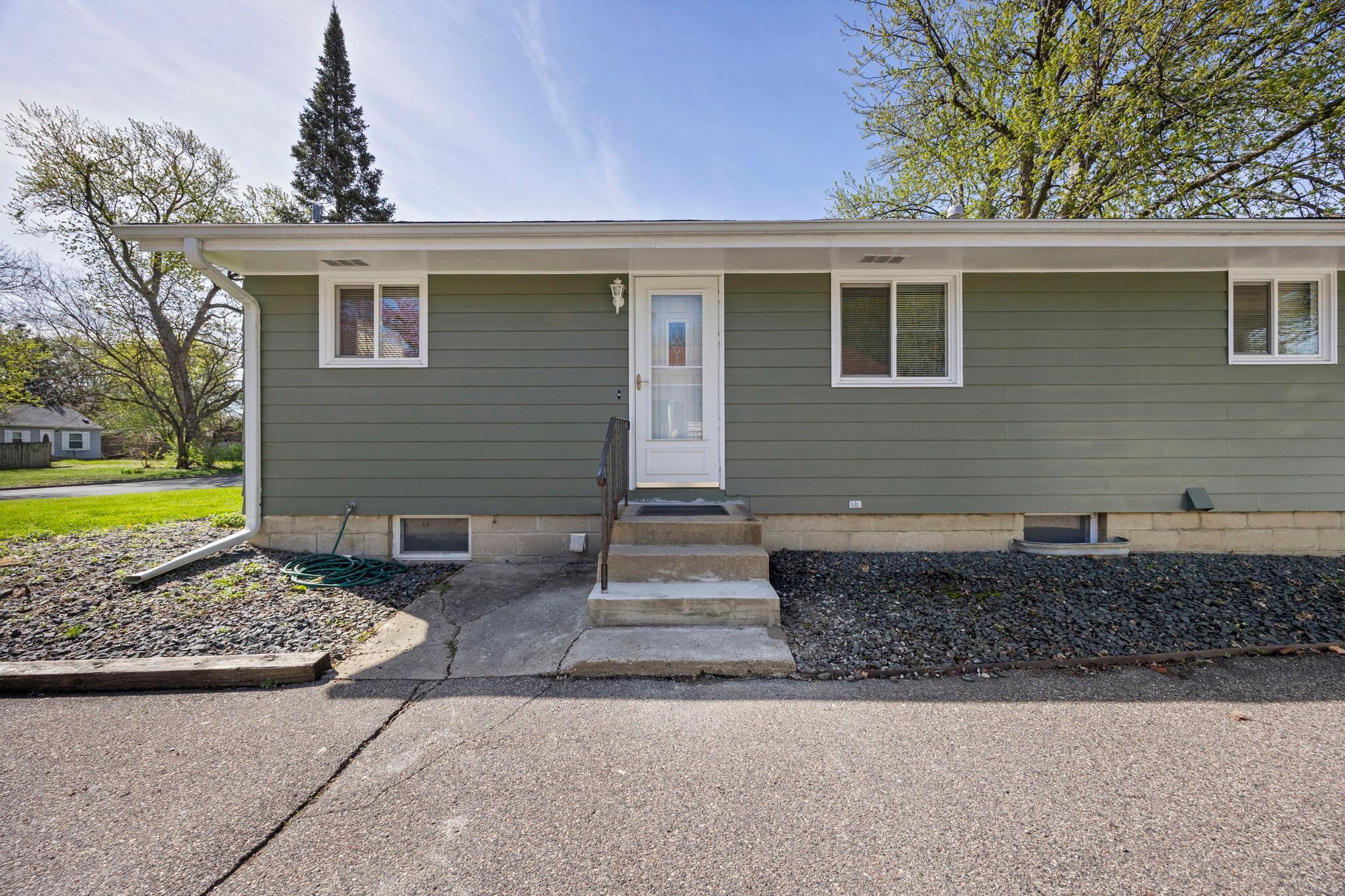 46-web-or-mls-8120 Wentworth Ave S-187.jpg