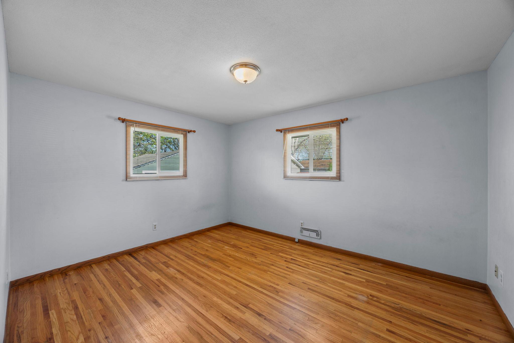 26-web-or-mls-8120 Wentworth Ave S-86.jpg