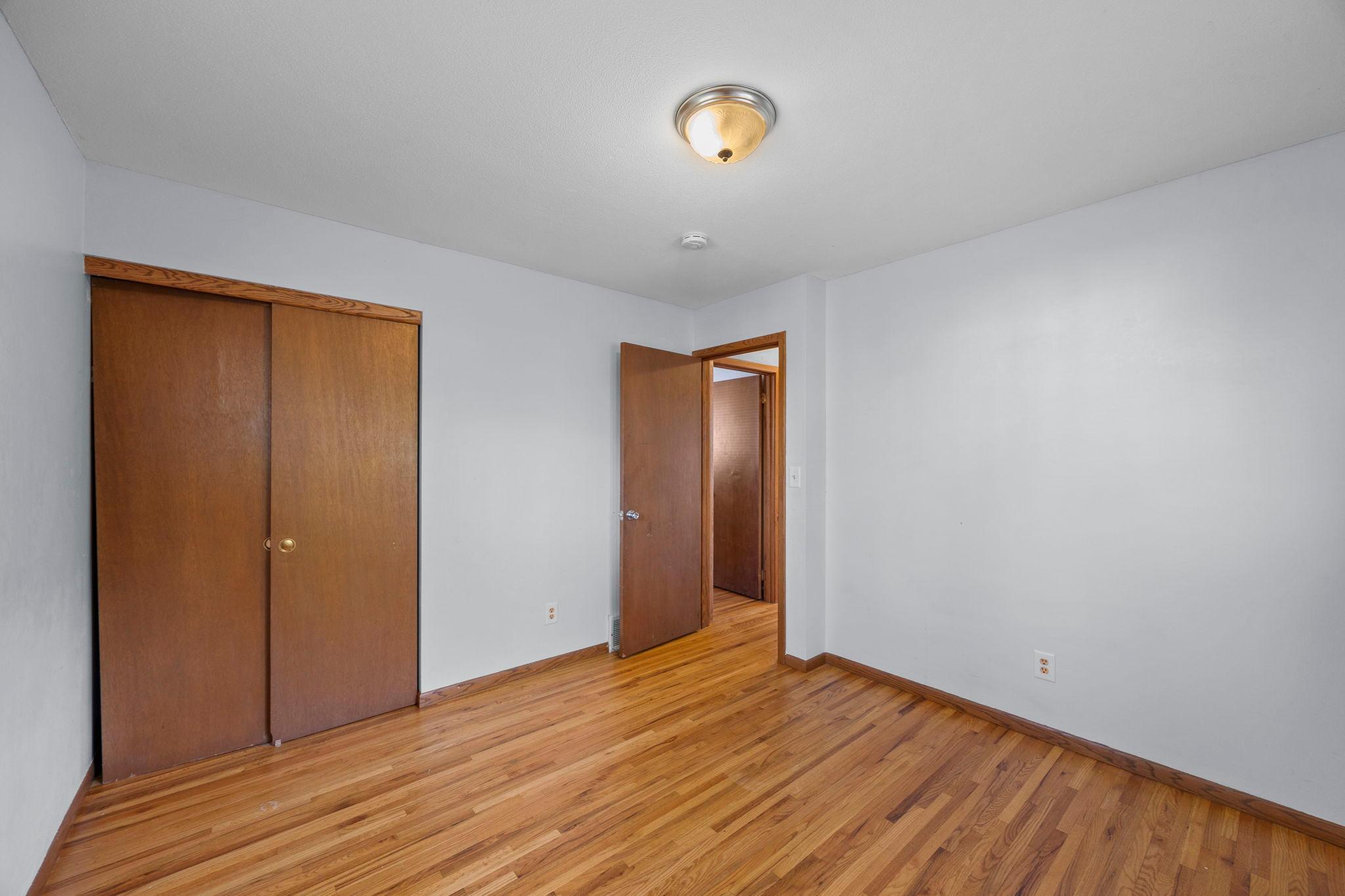 25-web-or-mls-8120 Wentworth Ave S-81.jpg