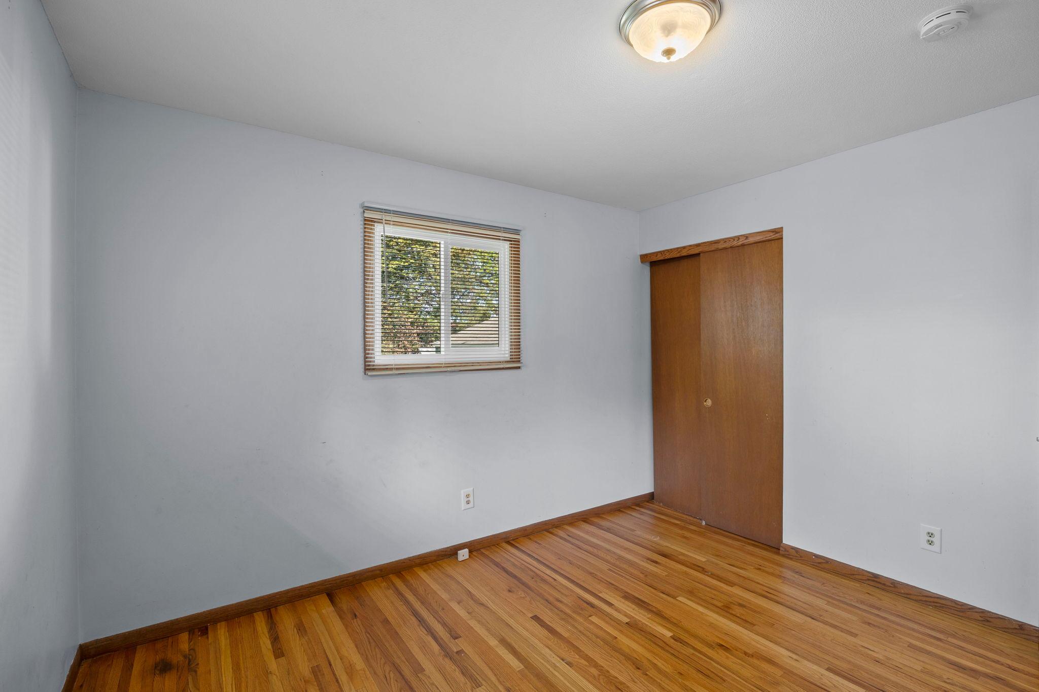 24-web-or-mls-8120 Wentworth Ave S-76.jpg