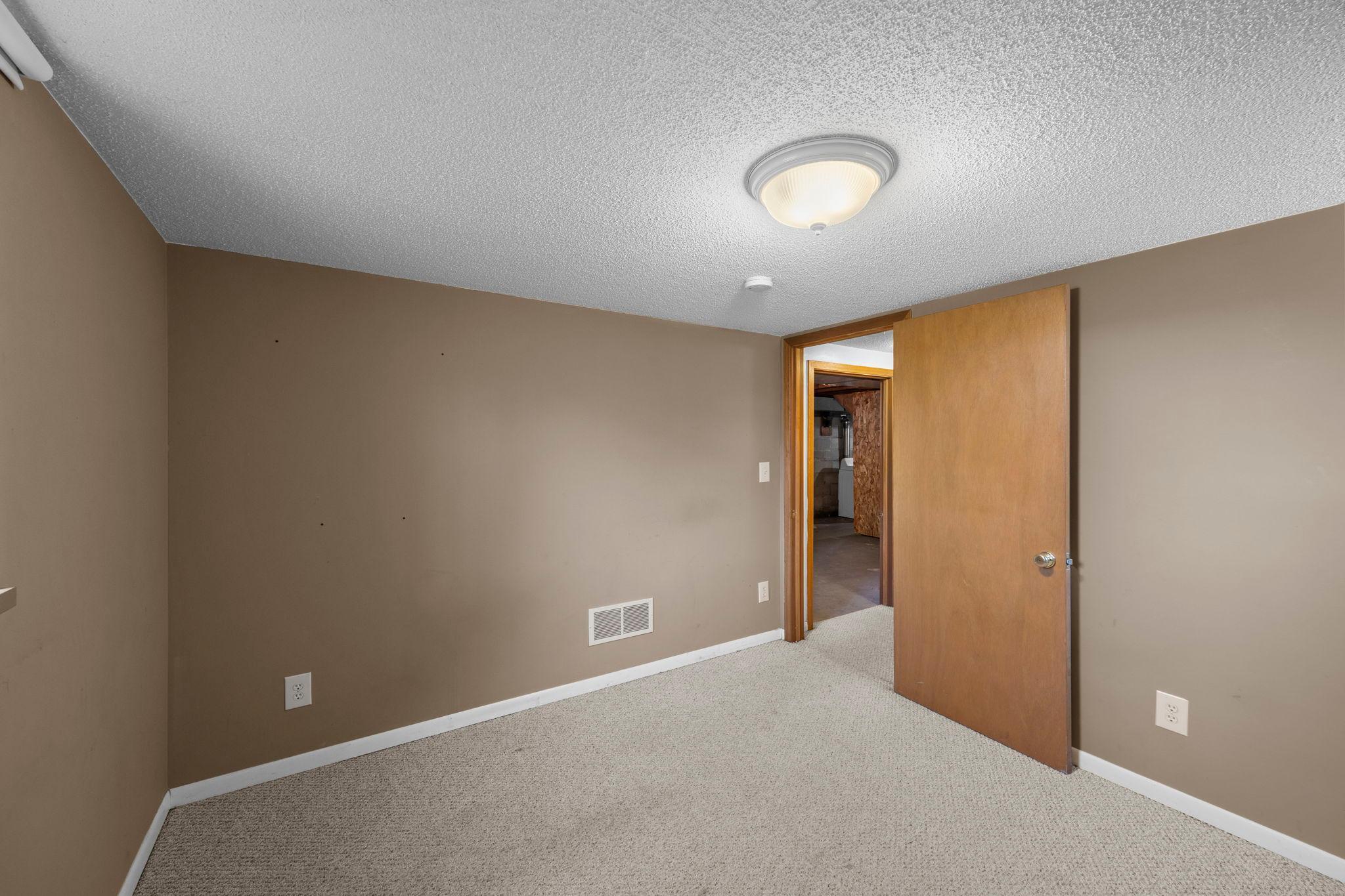 33-web-or-mls-8120 Wentworth Ave S-126.jpg