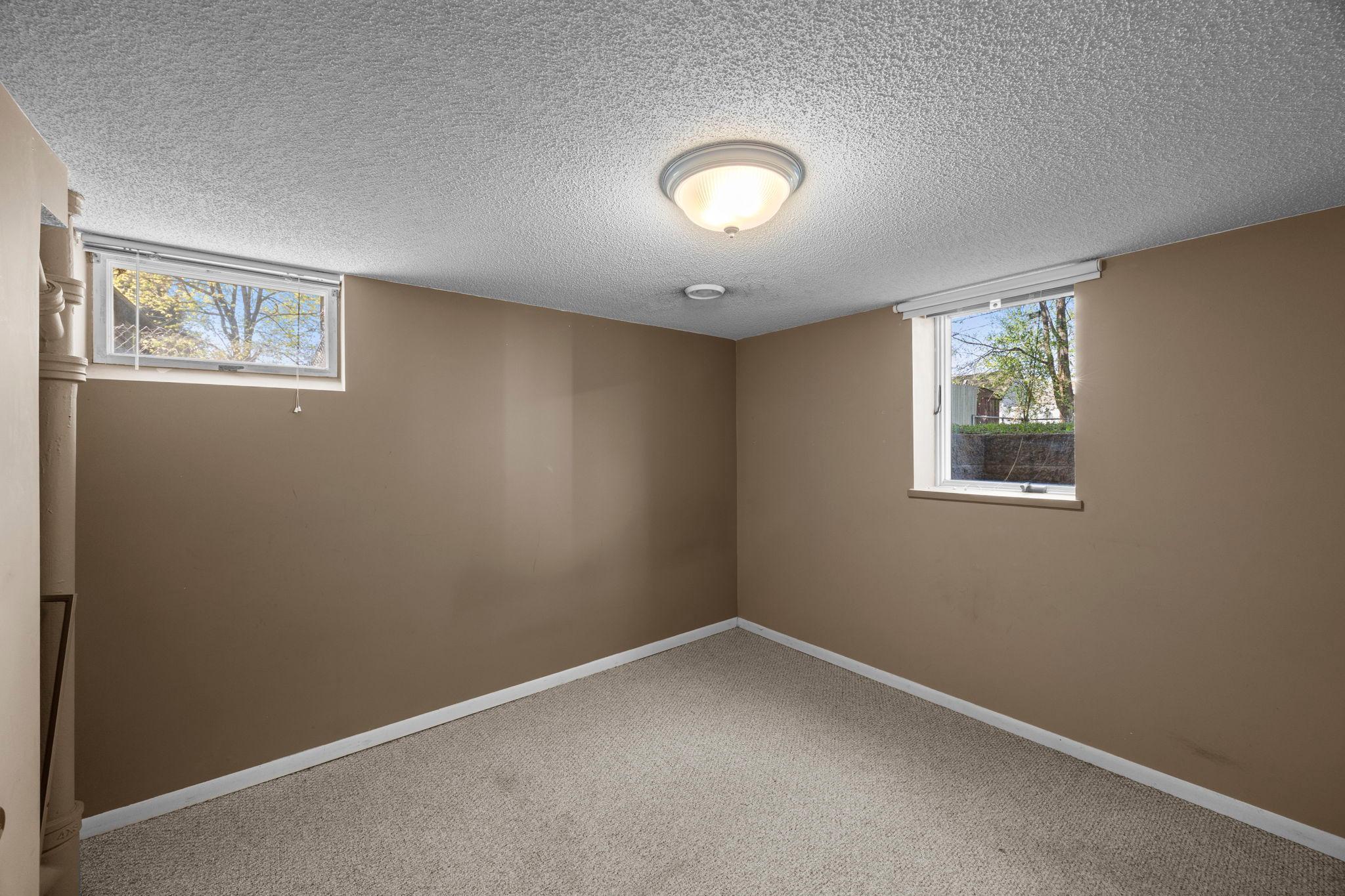 32-web-or-mls-8120 Wentworth Ave S-121.jpg