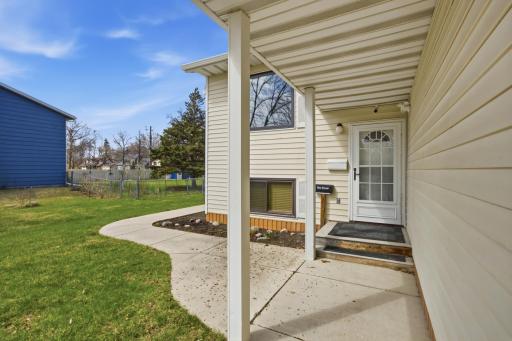 1109 9th Street N, Moorhead, MN 56560