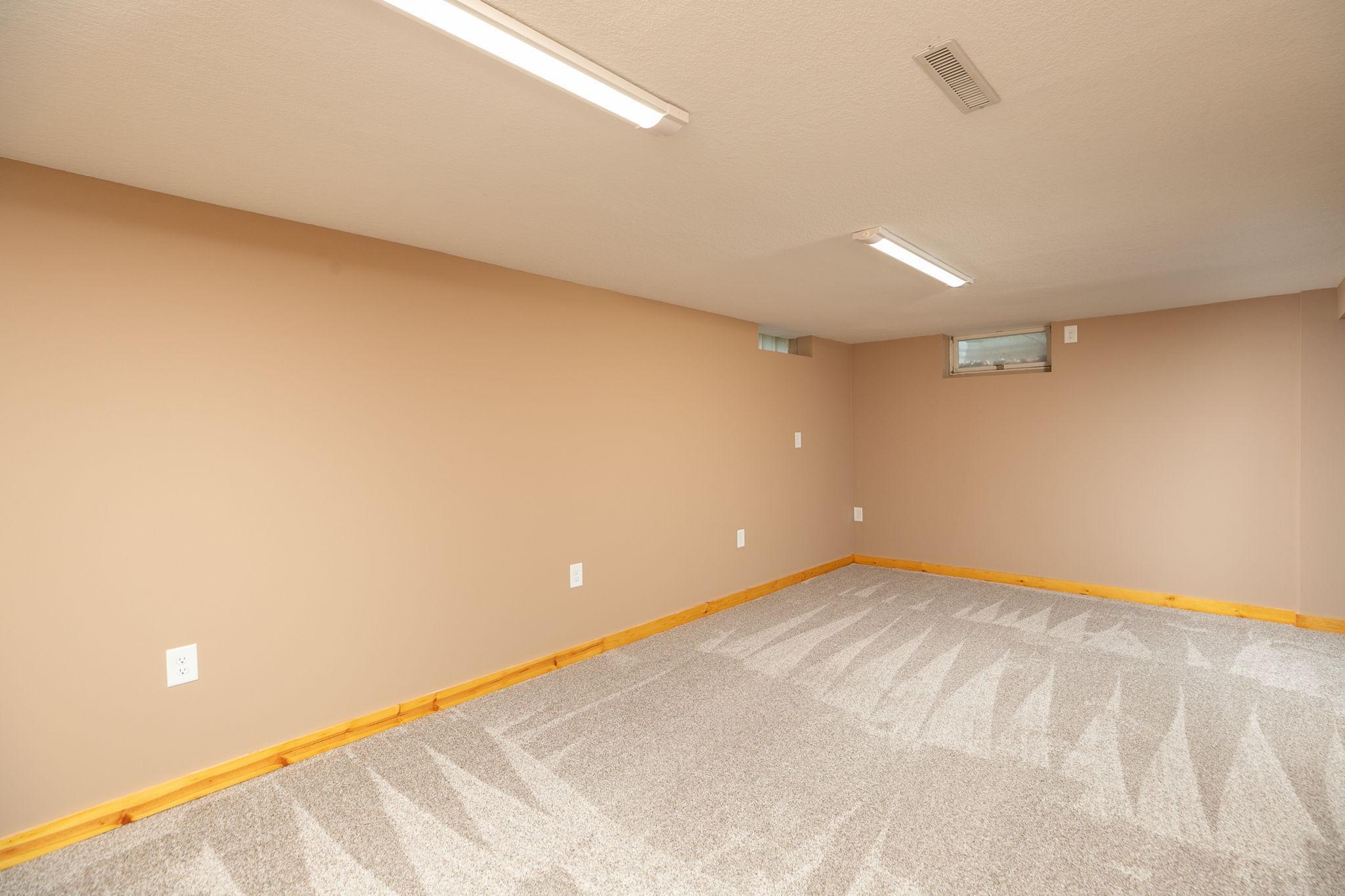 20-web-or-mls-20-Family Room.jpg