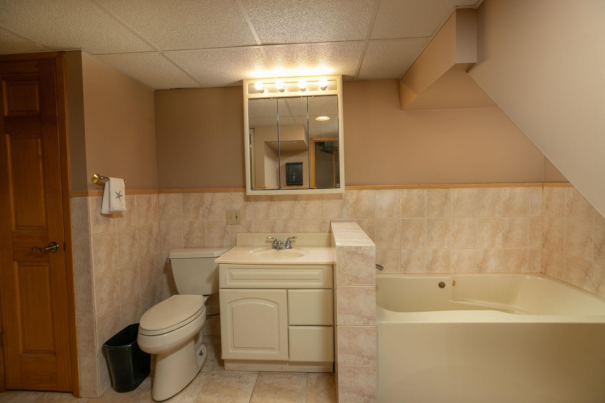 25-web-or-mls-25-Bathroom.jpg
