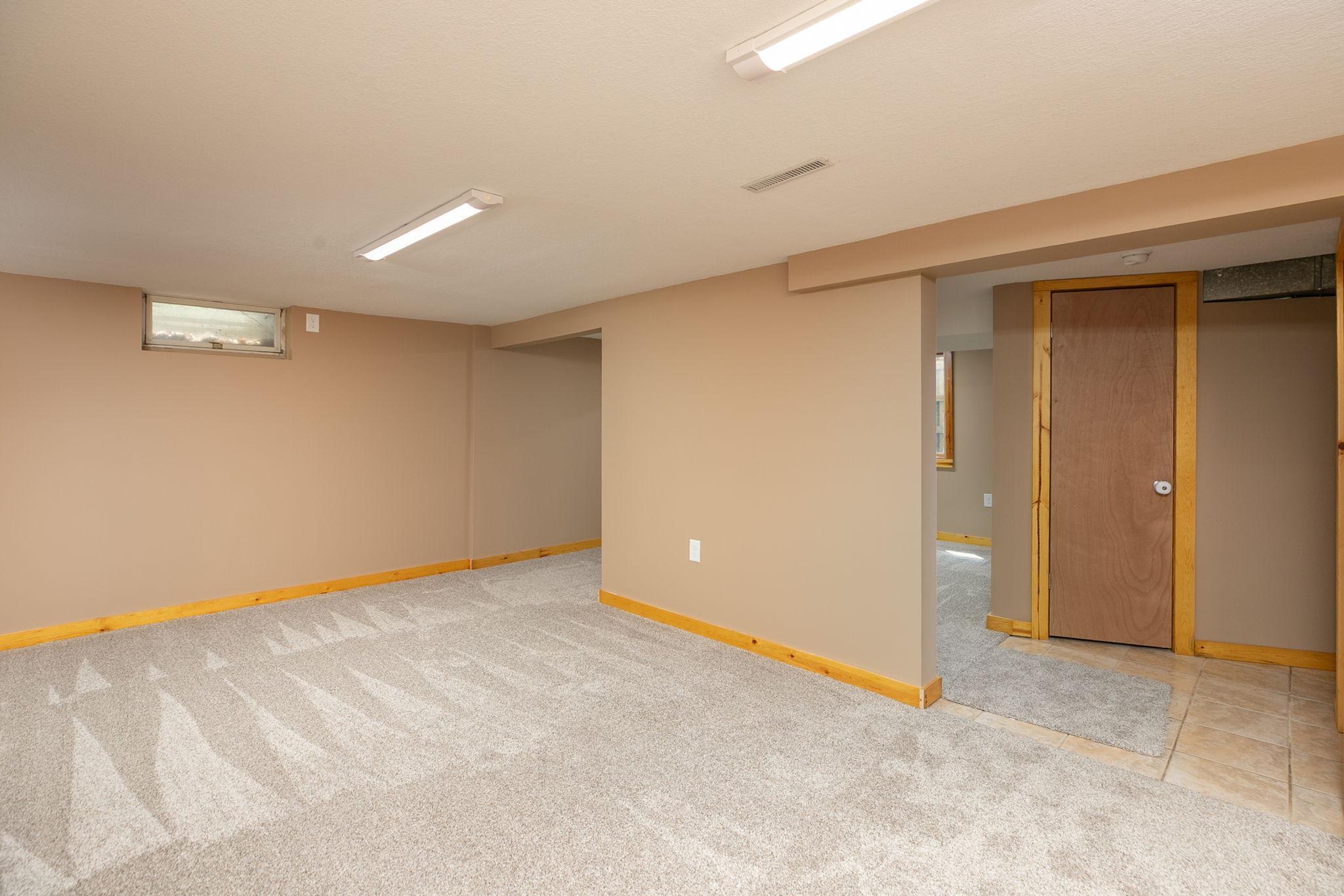 21-web-or-mls-21-Family Room.jpg