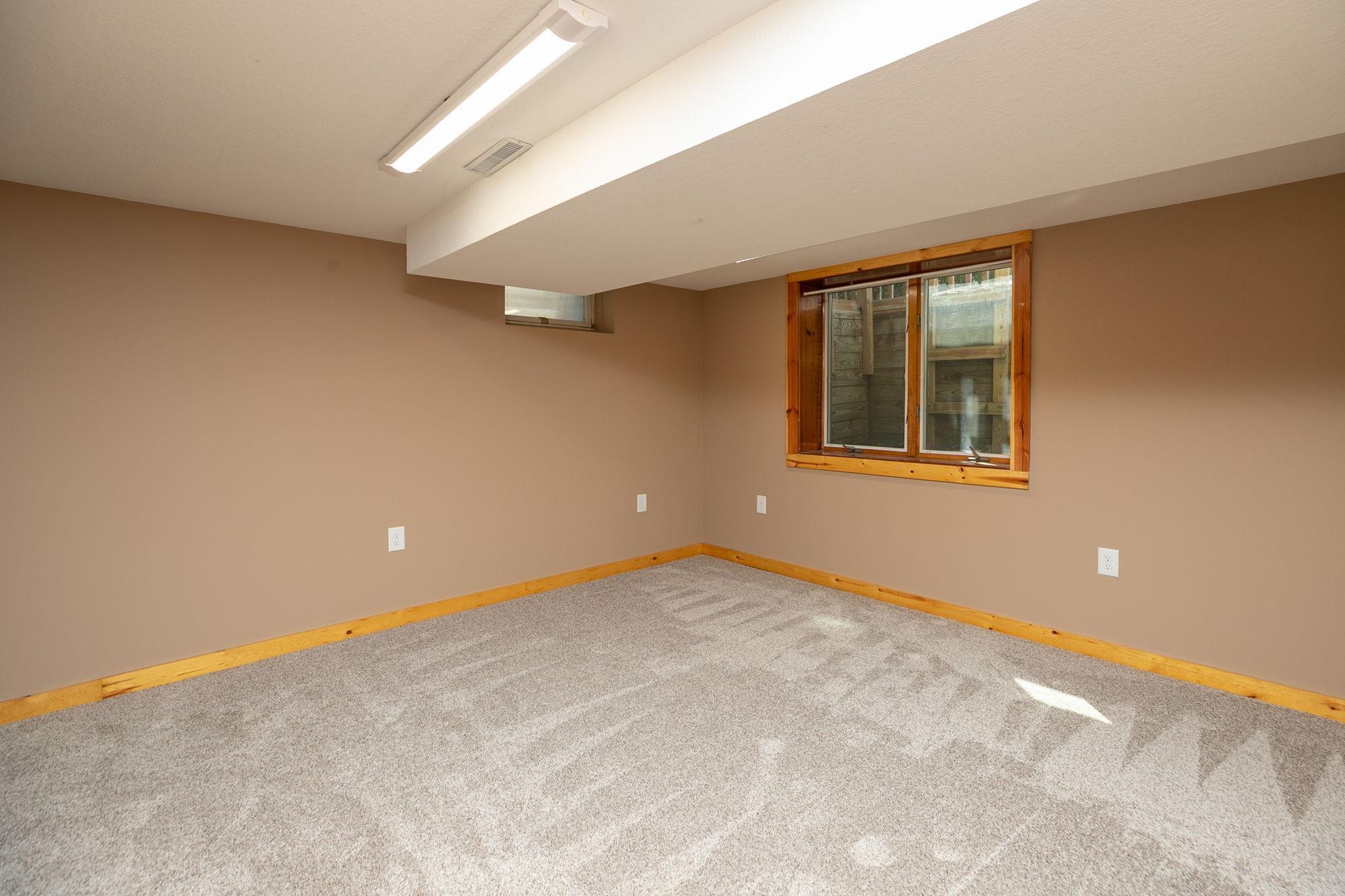 23-web-or-mls-23-Family Room.jpg