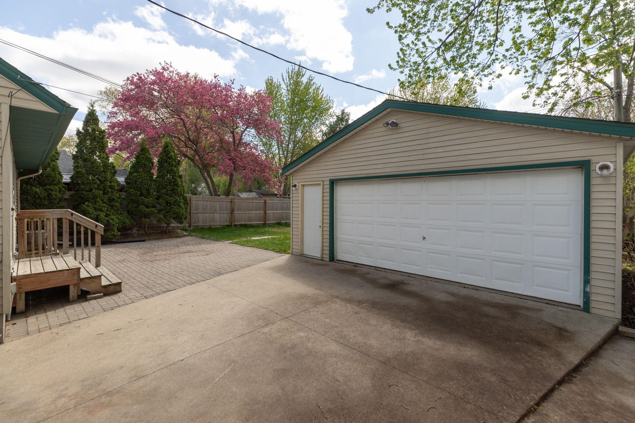 28-web-or-mls-28-Heated garage.jpg