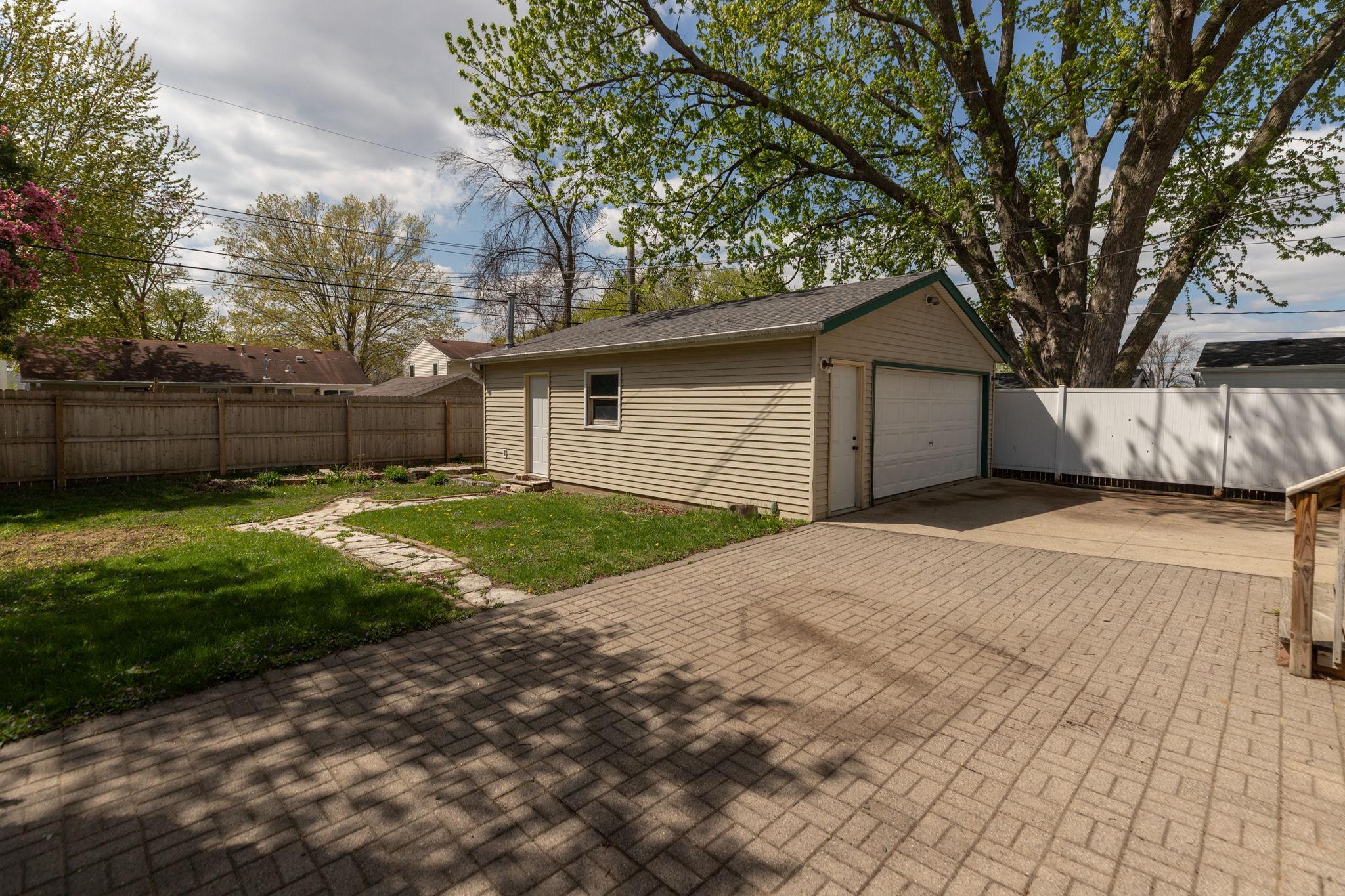 32-web-or-mls-32-Patio.jpg
