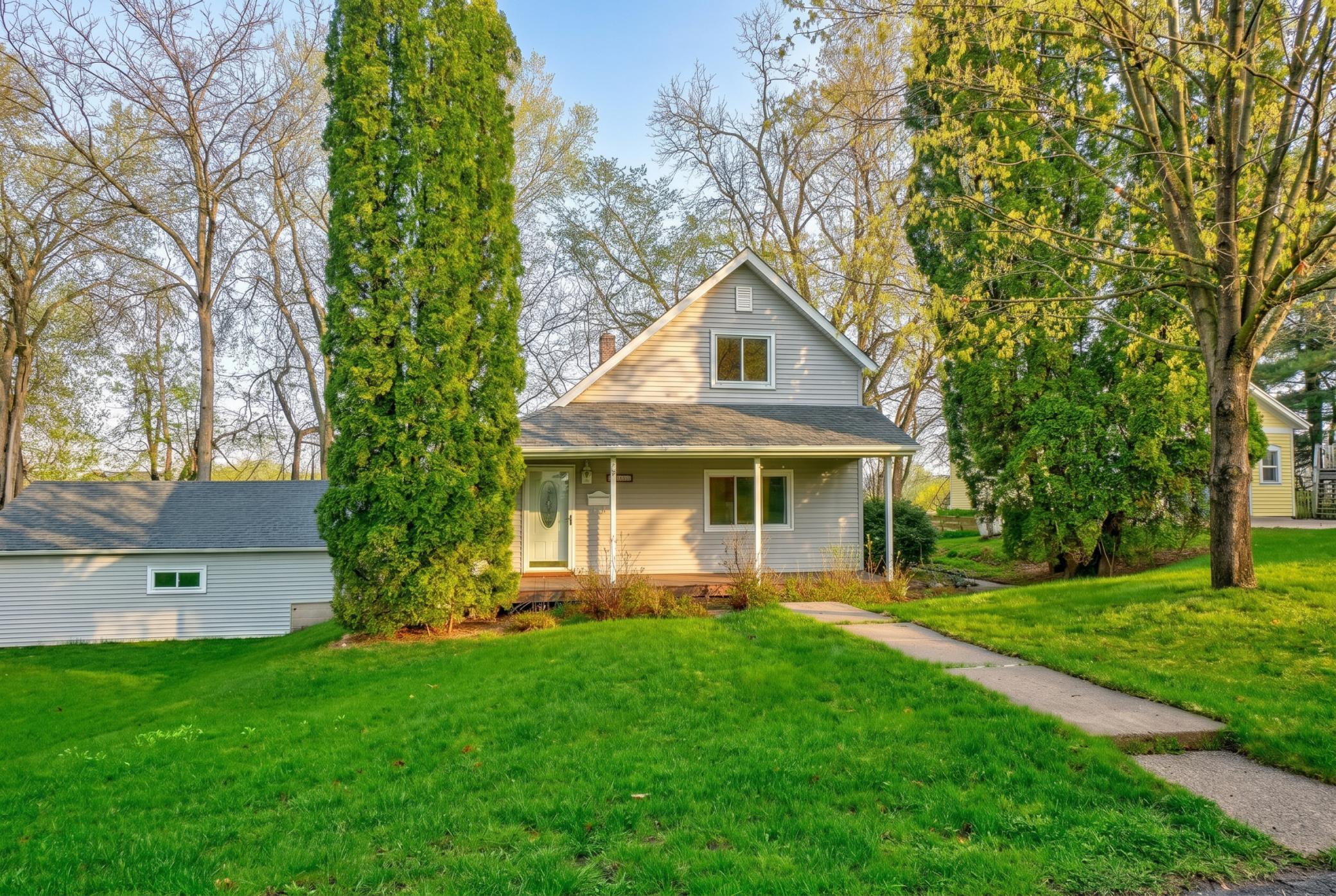 1211 Third St N-4.jpg