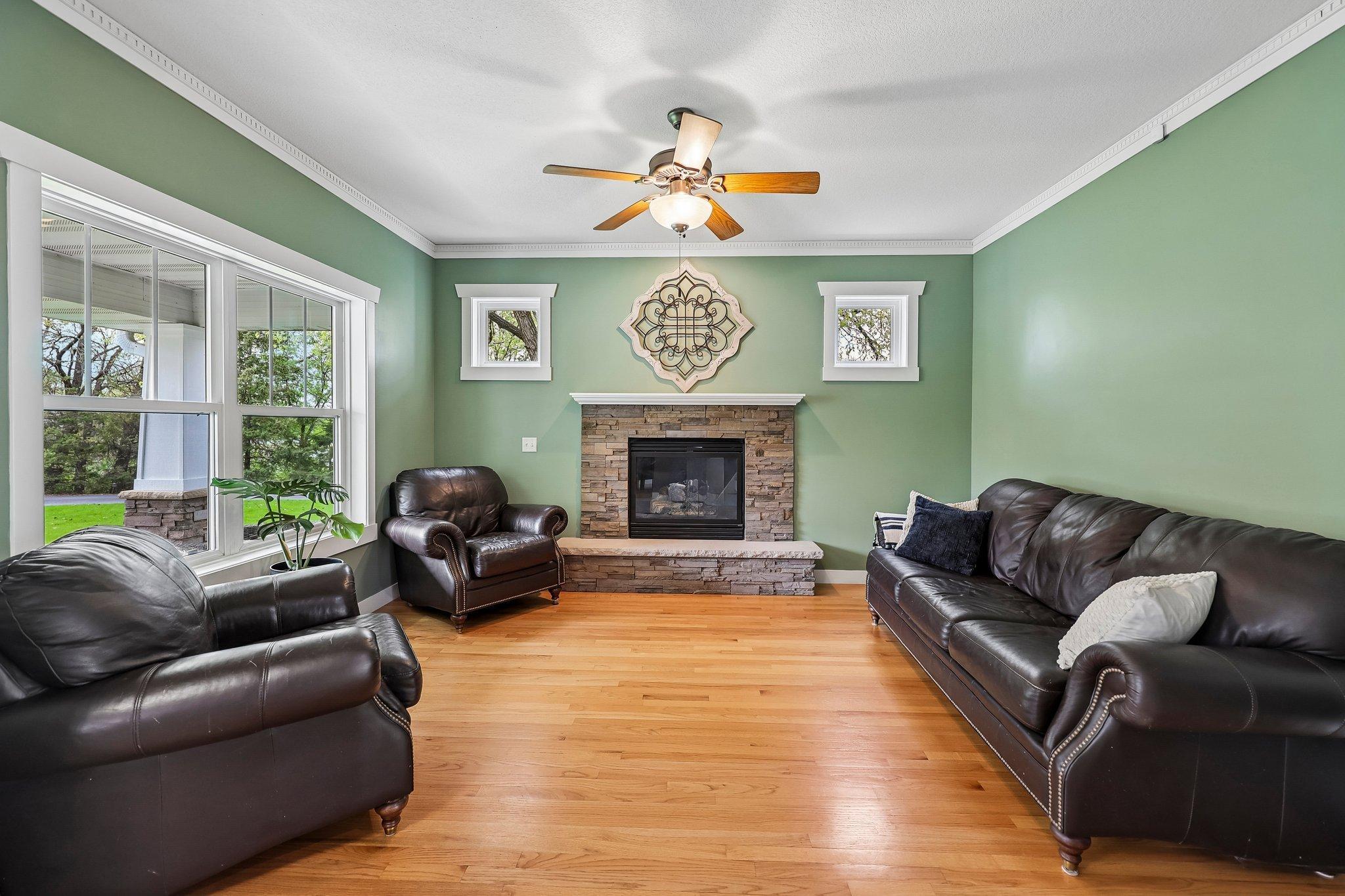 6-web-or-mls-Red Pine Ct-S0605-006.jpg