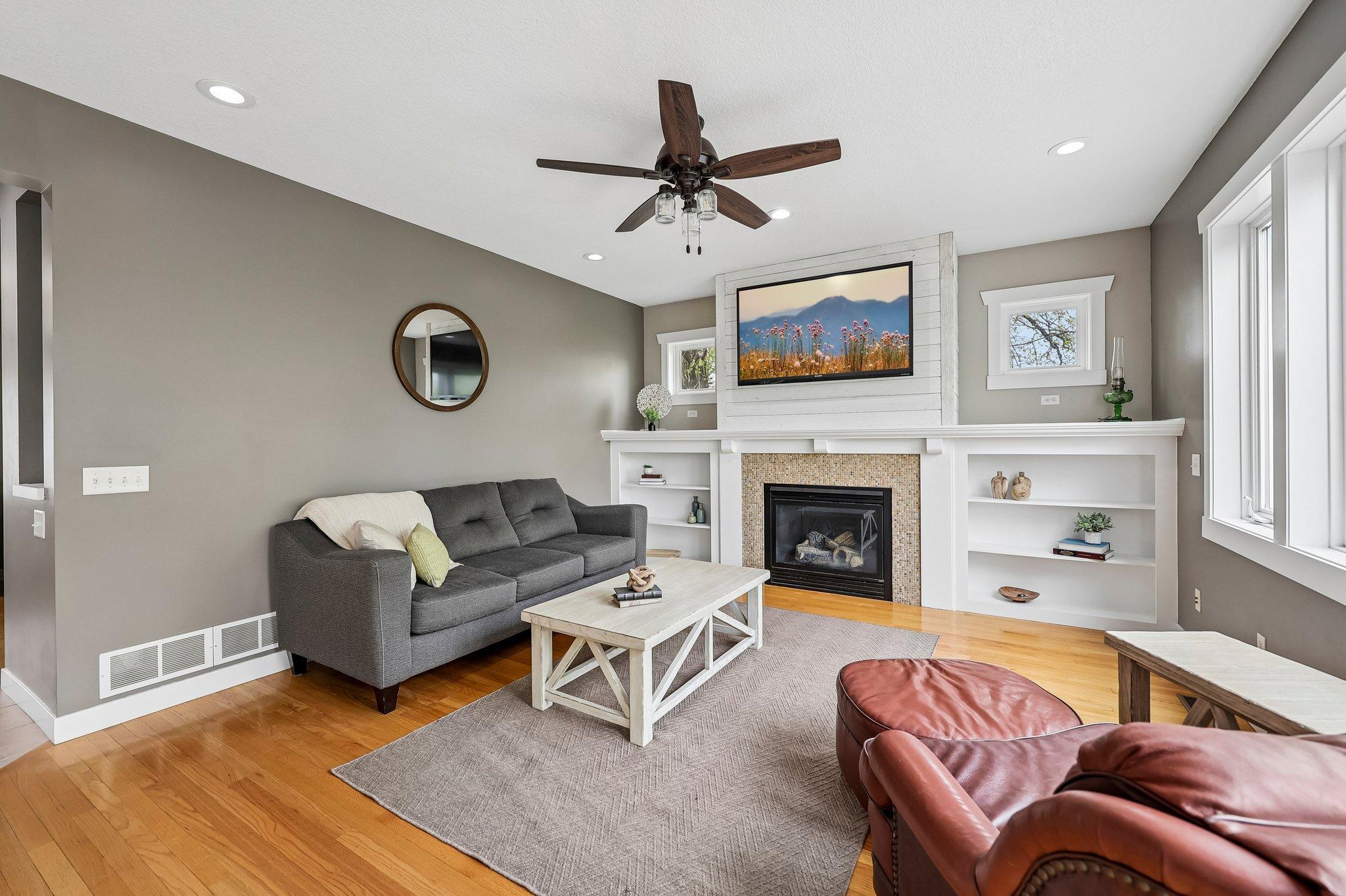 10-web-or-mls-Red Pine Ct-S0605-010.jpg