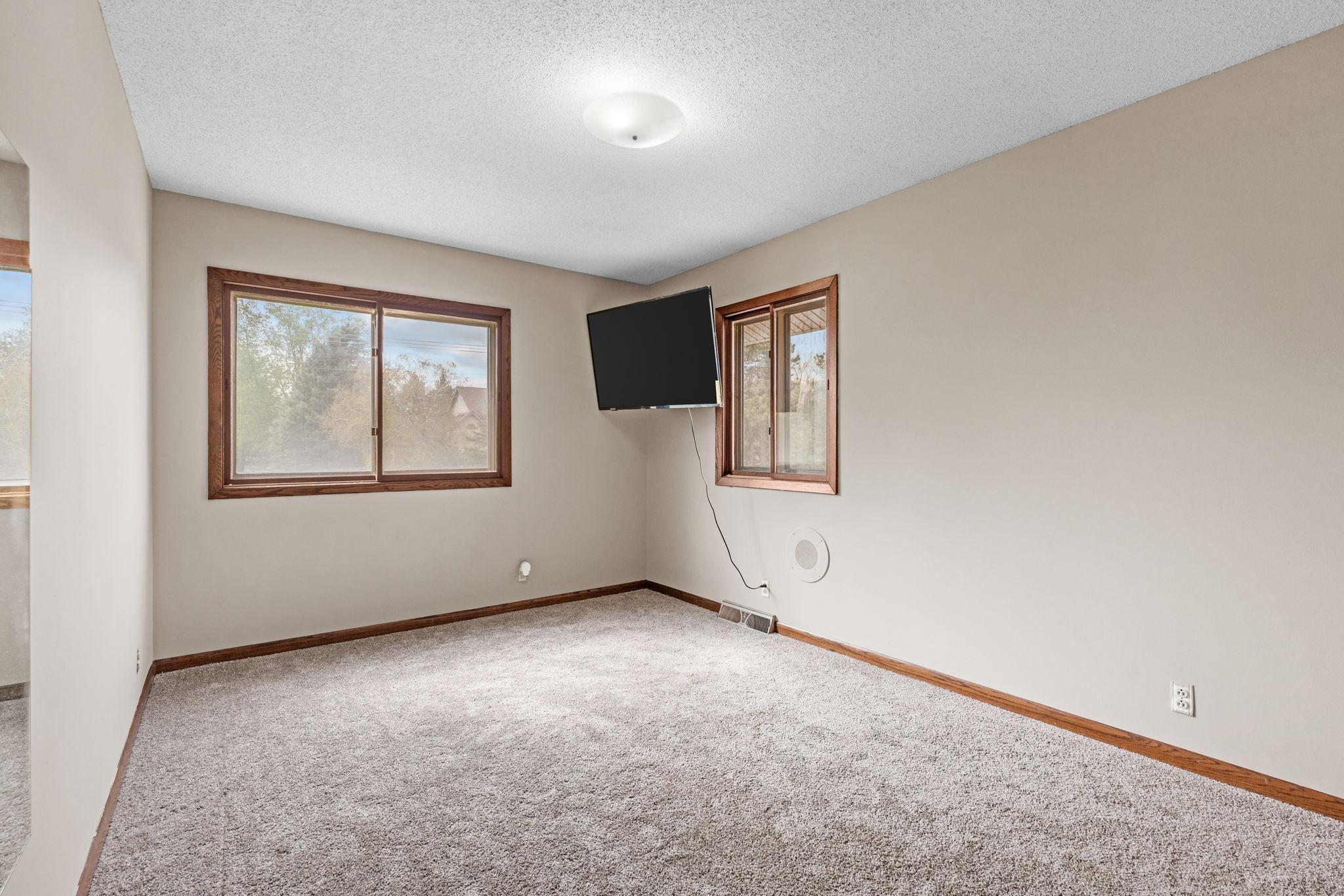 26-web-or-mls-4800 Dodd Rd-26.jpg