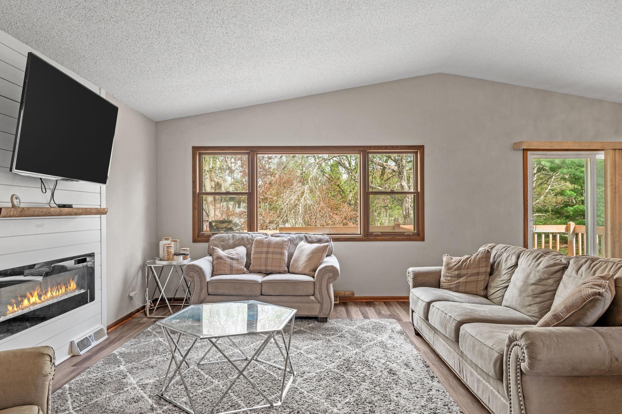 17-web-or-mls-4800 Dodd Rd-17.jpg