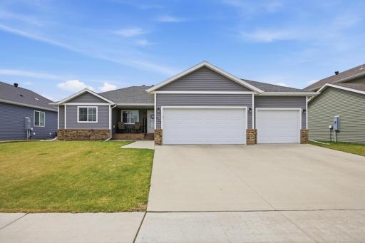 219 6th Street E, Horace, ND 58047